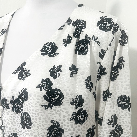 Lane Bryant Women’s Plus Size 24 Metallic Floral Button Front Blouse Business - Picture 2 of 9